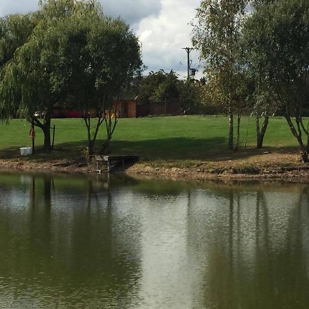 Elton Barn Fishery & Retreat Nottingham Eksteriør bilde